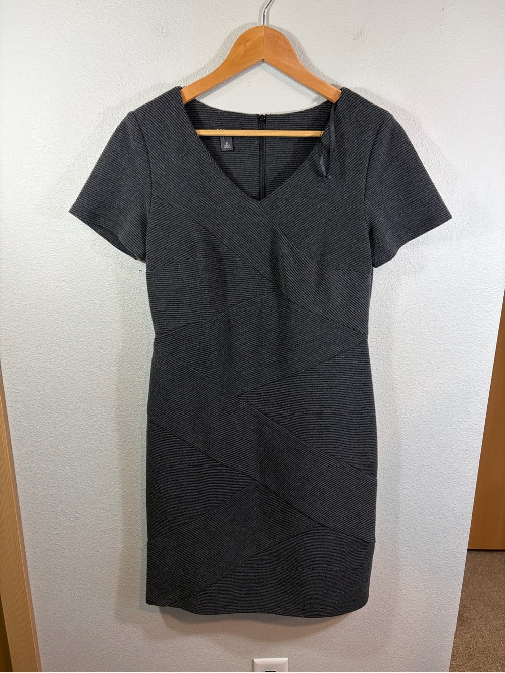 AGB Textured Sheath Dress V-neckline - Gray